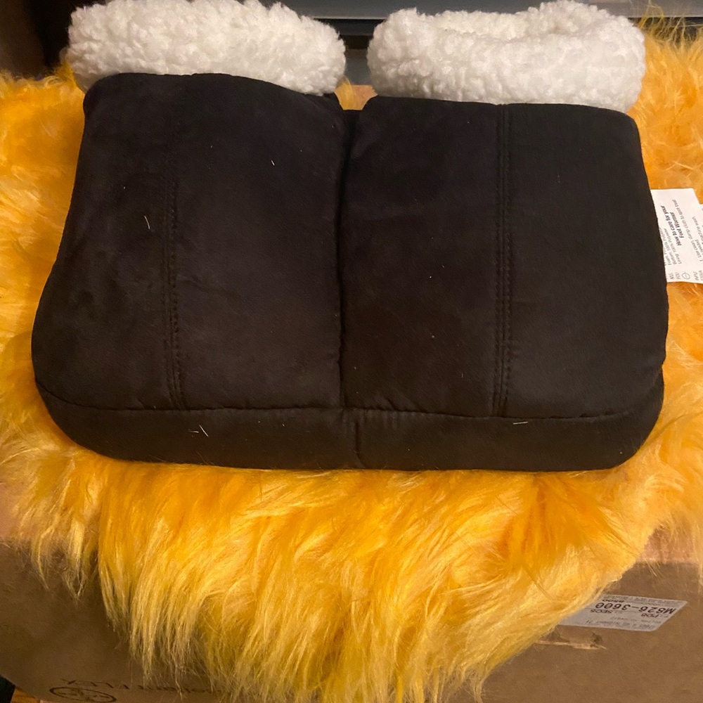Brand new inbox foot warmers one size . They are a suede type material.